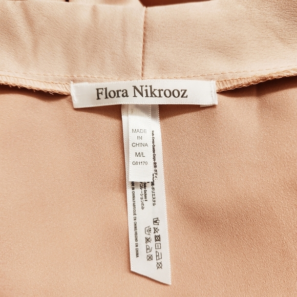 NWT Flora Nikrooz Blush Pink Satin Wrap Short Robe Size M/L - Picture 2 of 7